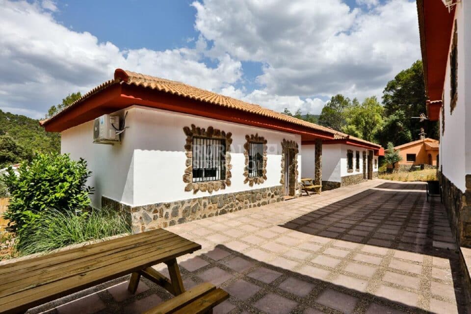 Conjunto de doce apartamentos rurales en pleno Parque Natural de las Sierras de Cazorla, Segura y Las Villas - Imagen 6