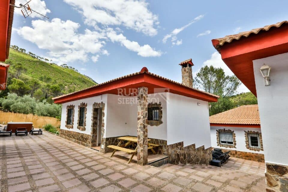 Conjunto de doce apartamentos rurales en pleno Parque Natural de las Sierras de Cazorla, Segura y Las Villas - Imagen 7