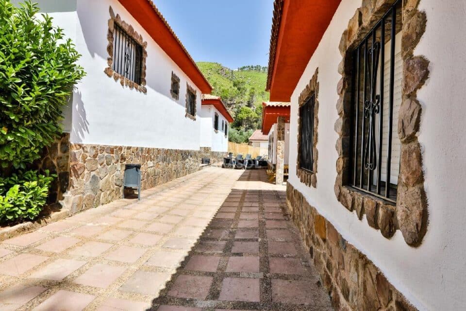 Conjunto de doce apartamentos rurales en pleno Parque Natural de las Sierras de Cazorla, Segura y Las Villas - Imagen 8