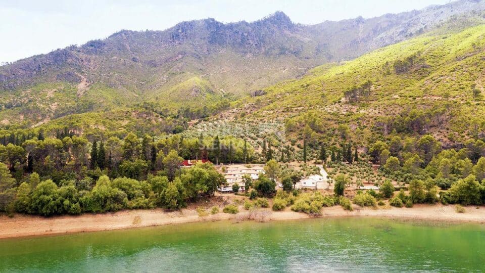 Conjunto de doce apartamentos rurales en pleno Parque Natural de las Sierras de Cazorla, Segura y Las Villas - Imagen 17