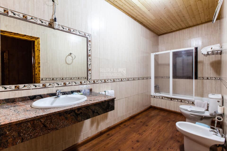 Acogedora Casa Rural en Coto Ríos, con piscina, amplios jardines y wifi - Imagen 36