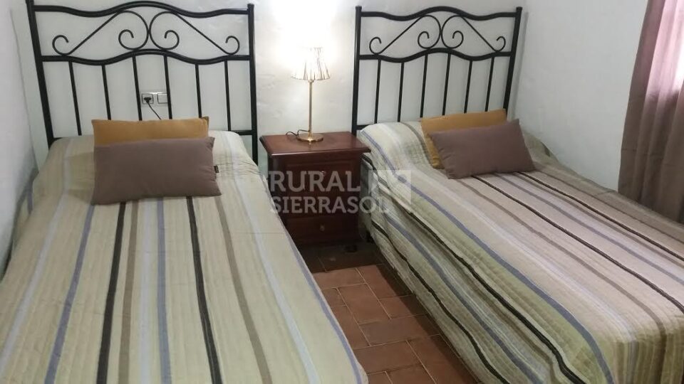 Preciosa Casa Rural en El Gastor con piscina y aire acondicionado - Imagen 9
