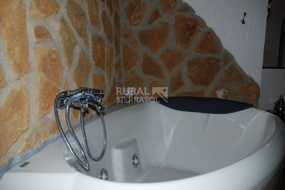 Precioso Alojamiento Rural en Quesada, con bañera hidromasaje, aire acondicionado, terraza - Imagen 19