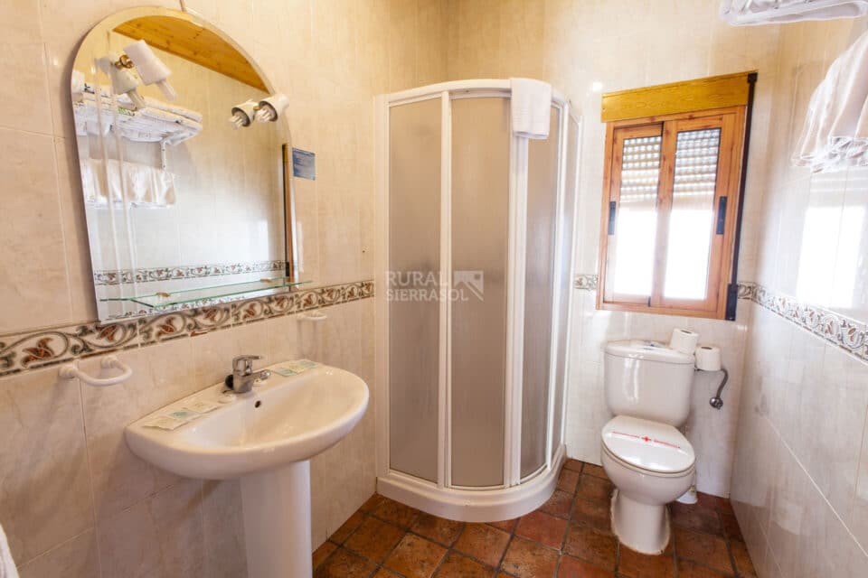 Confortable Alojamiento Rural para 5 personas, en Arroyo Frío, con calefacción y chimenea - Imagen 28