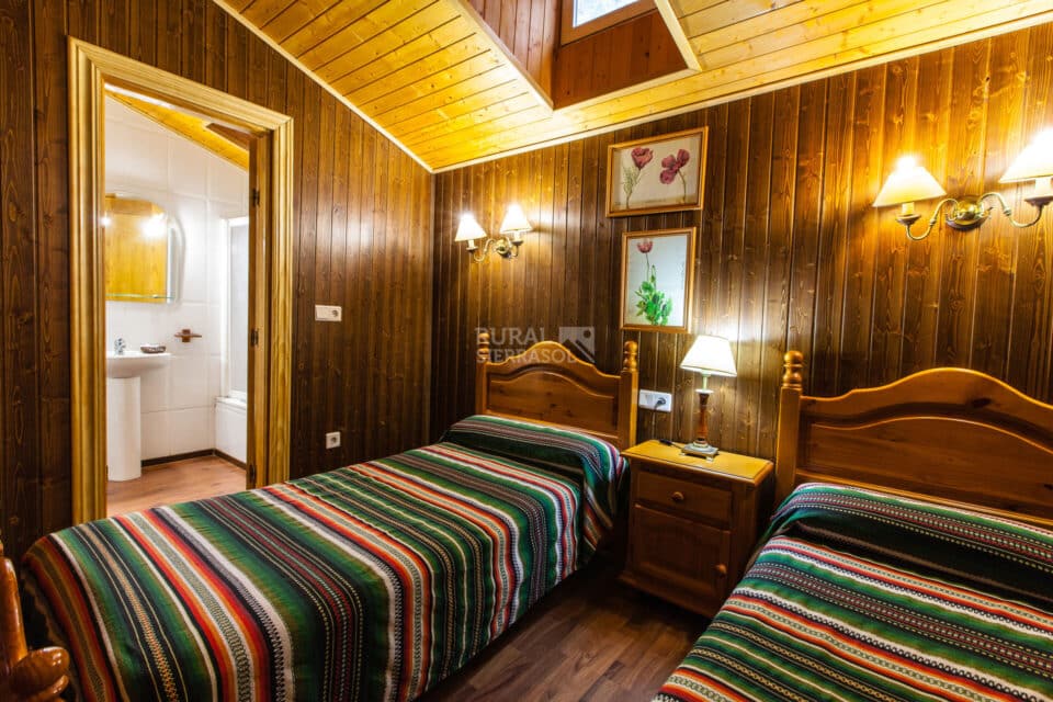 Confortable Casa Rural en Coto Ríos, con amplios jardines, piscina y wifi - Imagen 37