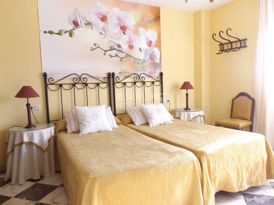 Maravillosa Casa Rural en Pinos Puente, con piscina, wifi y salón de juegos - Imagen 40