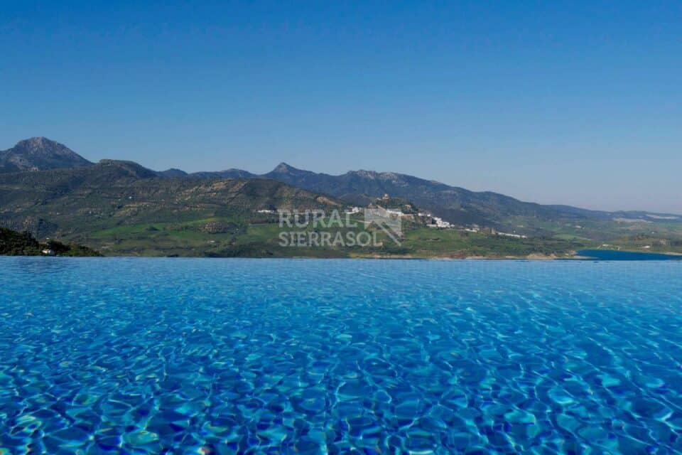 Acogedora casa rural en El Gastor, con piscina, barbacoa y wifi - Imagen 4
