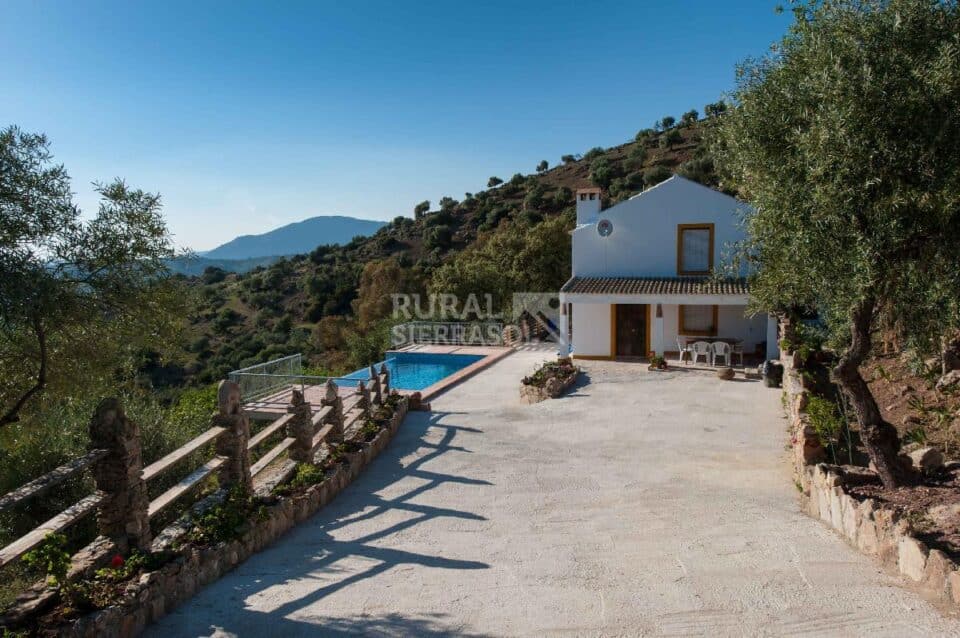 Acogedora casa rural en El Gastor, con piscina, barbacoa y wifi - Imagen 6