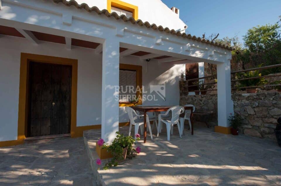 Acogedora casa rural en El Gastor, con piscina, barbacoa y wifi - Imagen 7