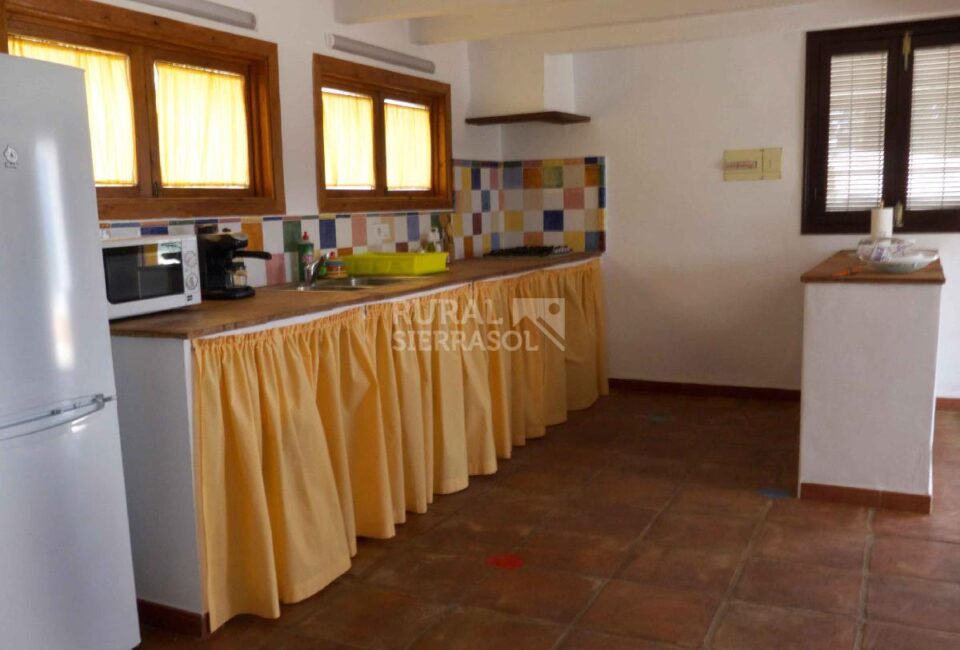 Acogedora casa rural en El Gastor, con piscina, barbacoa y wifi - Imagen 11