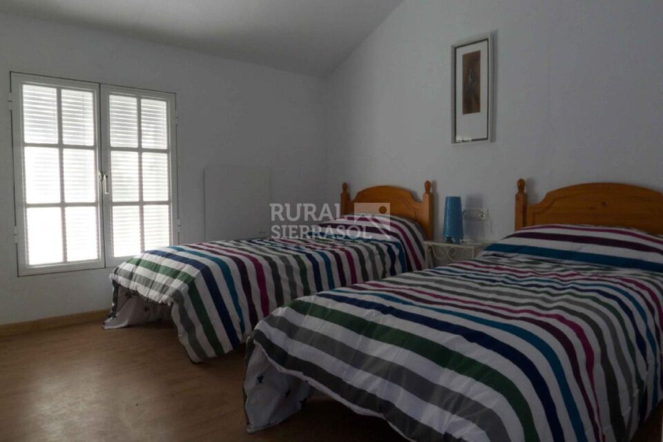 Acogedora casa rural en El Gastor, con piscina, barbacoa y wifi - Imagen 14