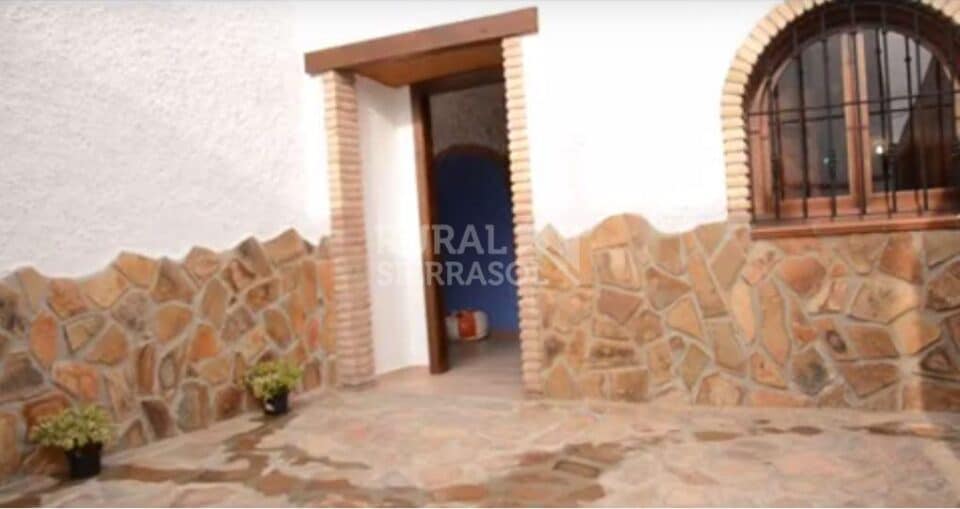 Fantástica Casa Cueva en Hinojares, con jacuzzi y barbacoa - Imagen 4