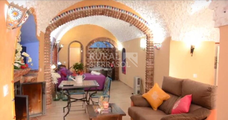 Fantástica Casa Cueva en Hinojares, con jacuzzi y barbacoa - Imagen 8