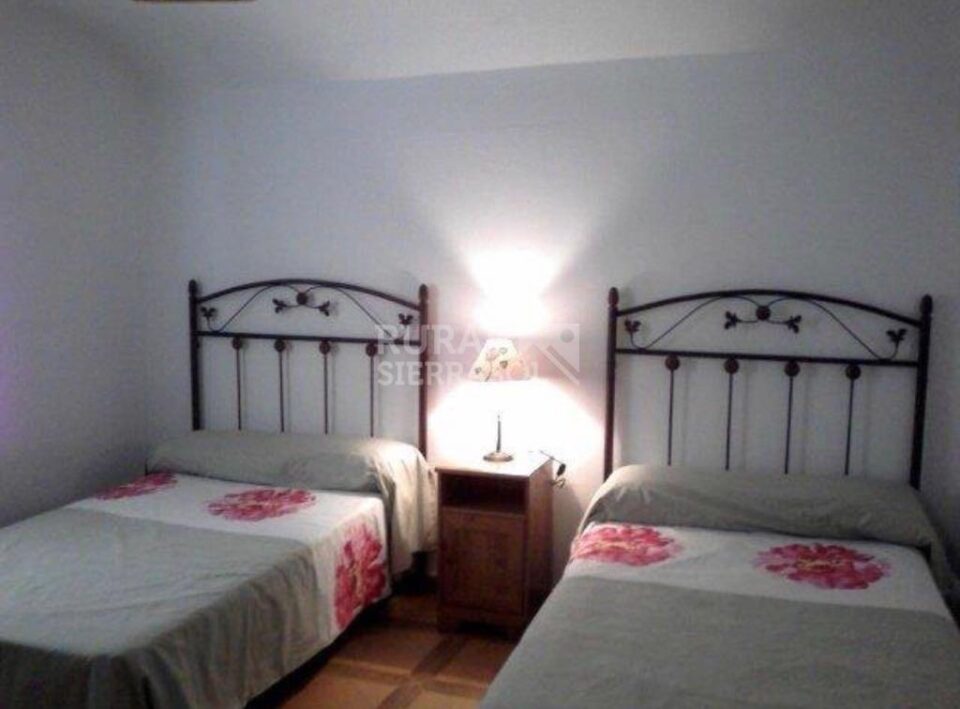Bonita Casa Rural en Iznajar, con piscina, barbacoa y aire acondicionado - Imagen 7