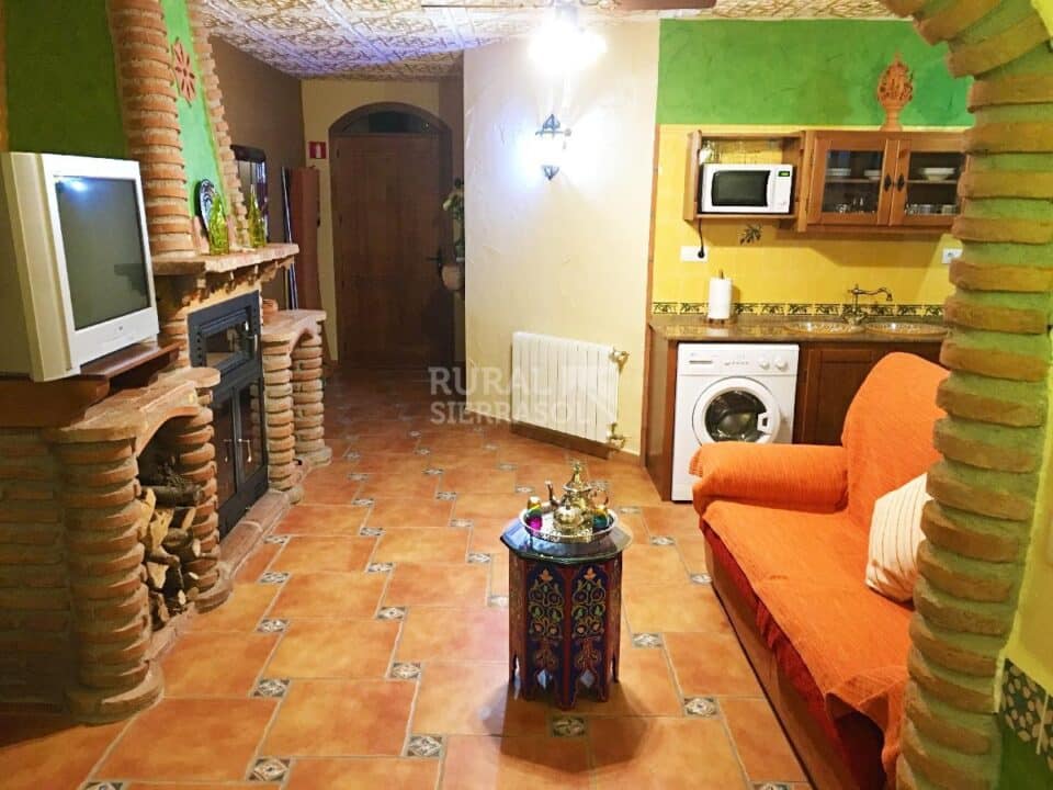 Bonita Casa Rural en Hinojares, con jacuzzi, piscina y wifi - Imagen 3