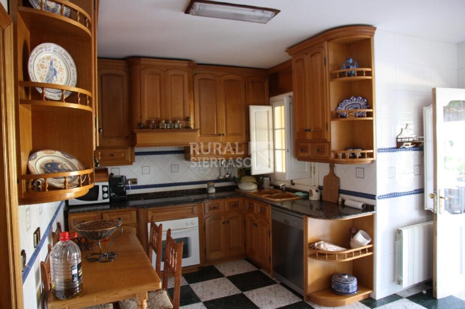 Maravillosa Villa junto al Parque Natural de Cazorla, con piscina, chimenea y pista de tenis - Imagen 11