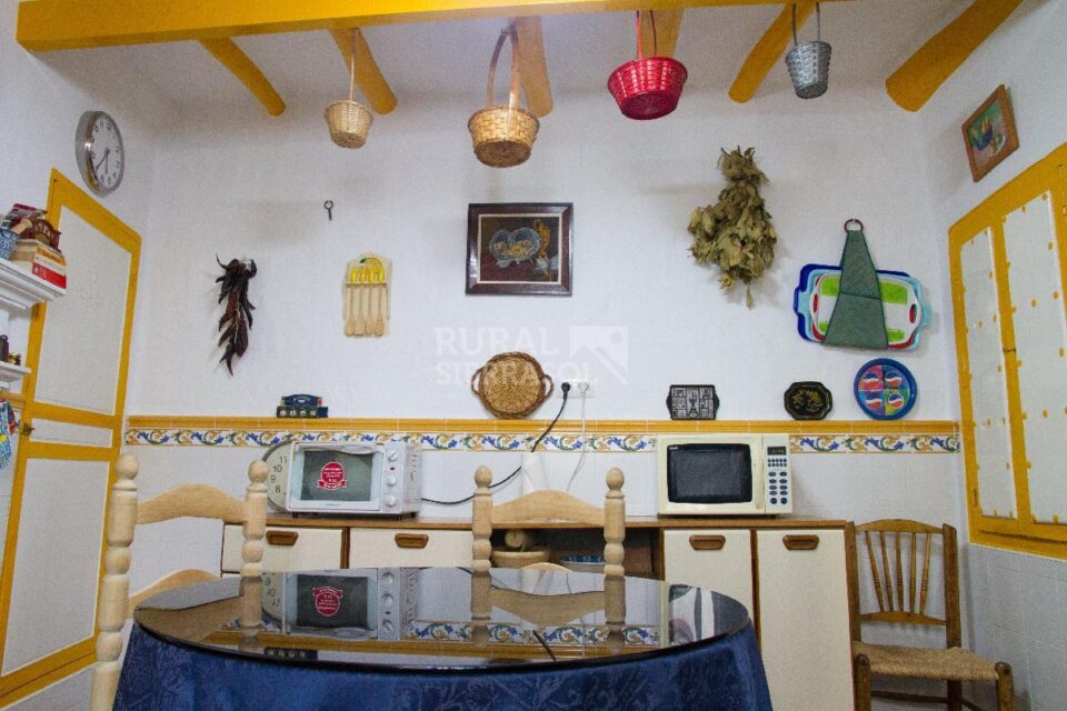 Acogedora Casa de Pueblo en Encinas Reales - Imagen 9