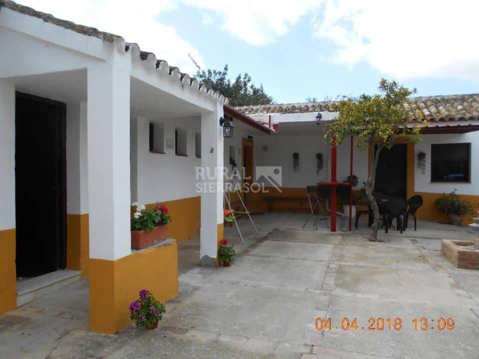 Maravillosa casa rural en Prado del Rey, con piscina y amplios espacios exteriores - Imagen 3