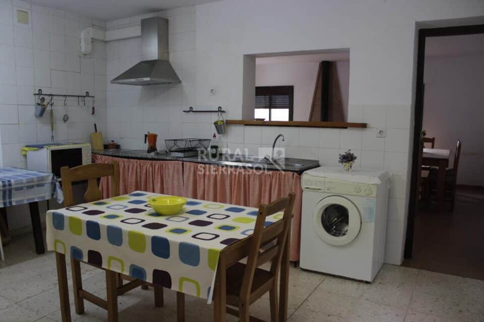 Maravillosa casa rural en Prado del Rey, con piscina y amplios espacios exteriores - Imagen 5