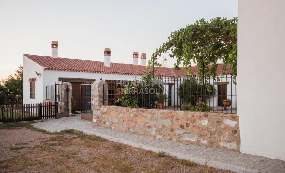 Magnífica Casa Rural en Pozoblanco, con piscina y barbacoa - Imagen 3