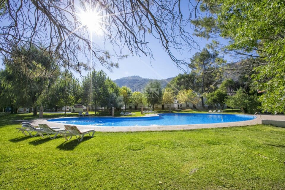 Fascinante Alojamiento Rural para 6 personas, en Arroyo Frío, con piscina, aire acondicionado y 3 baños - Imagen 4