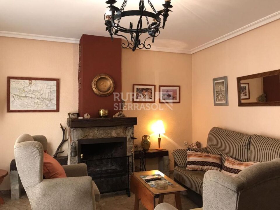 Confortable Casa Rural en Bélmez de la Moraleda, con chimenea, aire acondicionado y barbacoa - Imagen 4