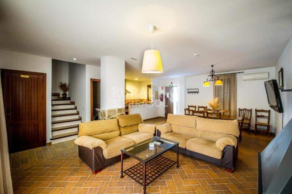 Espléndido Alojamiento Rural en Cardeña, con piscina, spa, chimenea - Imagen 15