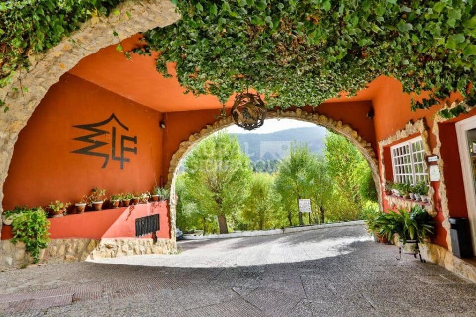 Acogedora Casa Rural en Coto Ríos, con piscina, amplios jardines y wifi - Imagen 4