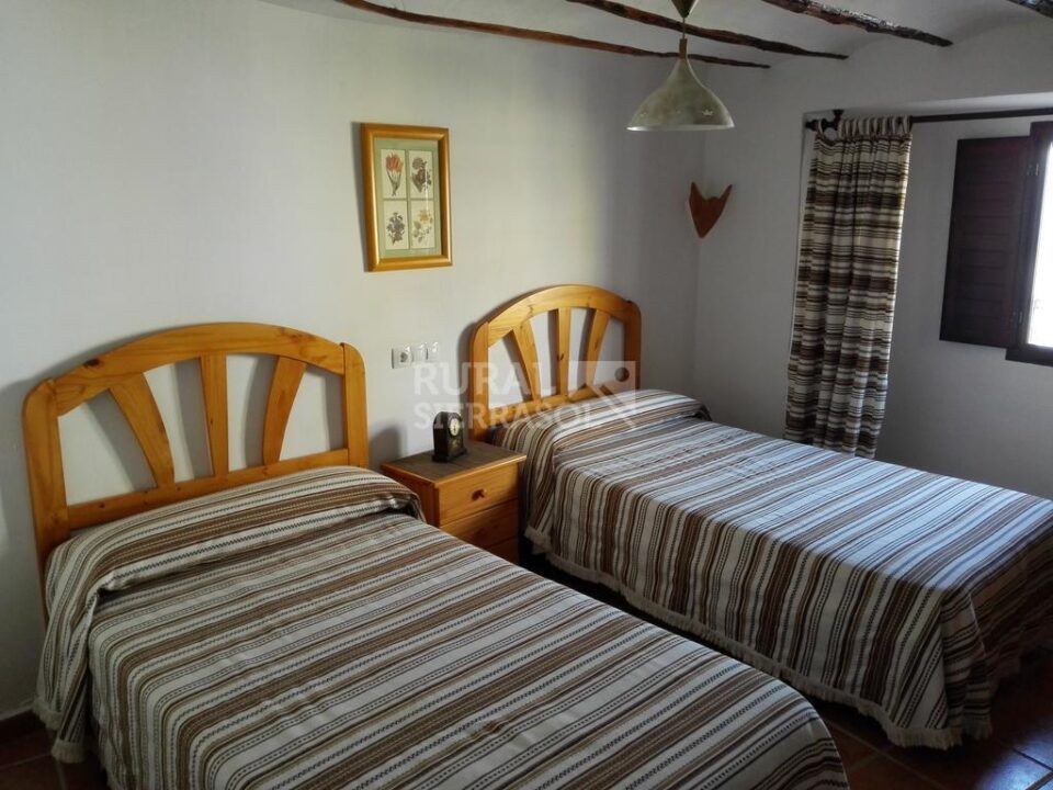 Encantadora Vivienda Rural en Pozo Alcón, con chimenea y calefacción - Imagen 4