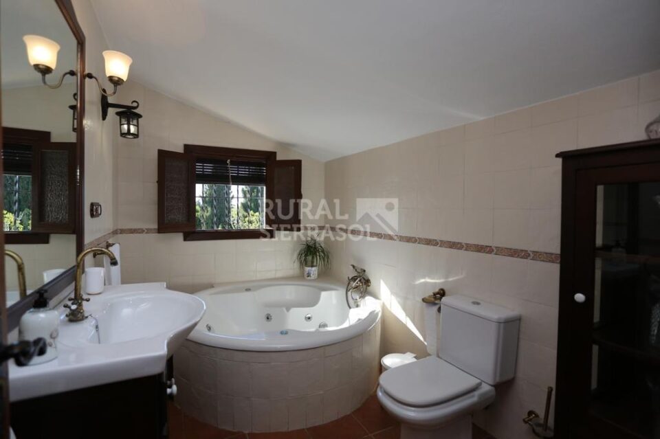 Magnífica Villa en Conil, con piscina y bañera hidromasaje - Imagen 15