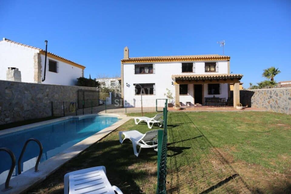 Magnífica Villa en Conil, con piscina y bañera hidromasaje - Imagen 17