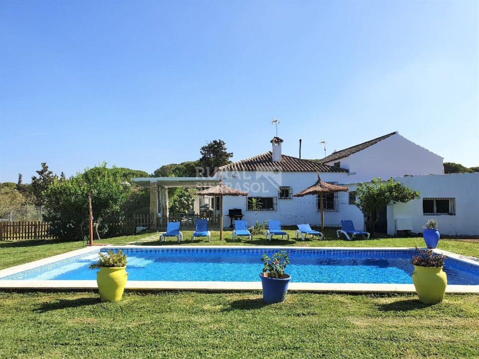 Magnífica Casa Rural con piscina y amplio jardín, en Arcos de la Frontera - Imagen 11