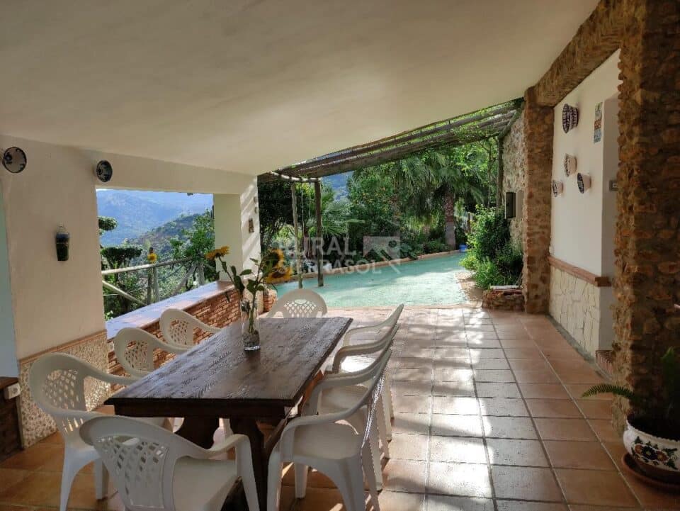 Estupenda Villa rodeada de naturaleza en el corazón de La Axarquía - Imagen 3