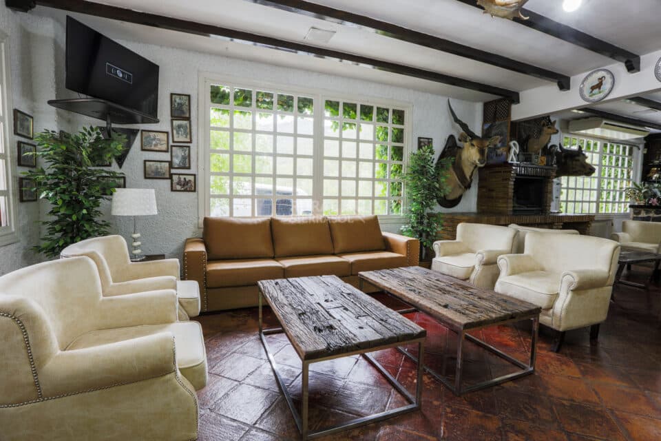 Acogedora Casa Rural en Coto Ríos, con piscina, amplios jardines y wifi - Imagen 40