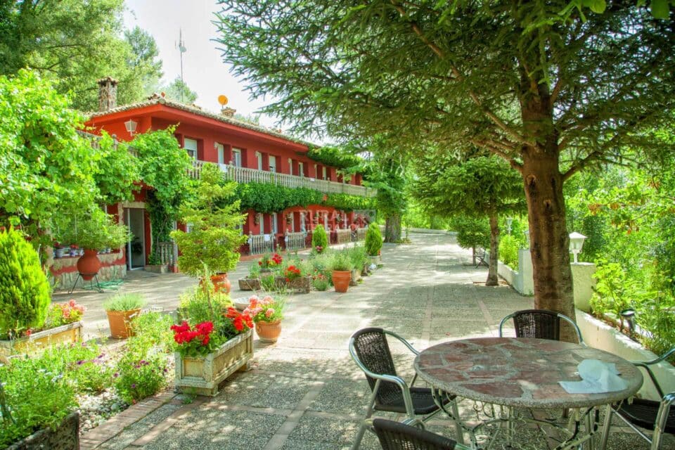 Acogedora Casa Rural en Coto Ríos, con piscina, amplios jardines y wifi - Imagen 45