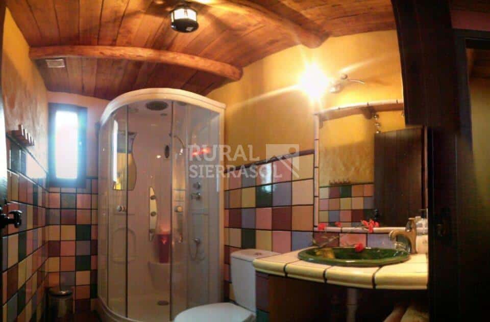 Precioso Alojamiento Rural en Ubrique con columna hidromasaje, wi-fi, chimenea - Imagen 5