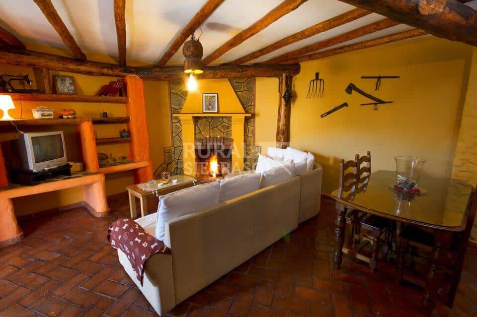 Casa Rural en Benaocaz, con piscina y barbacoa - Imagen 12