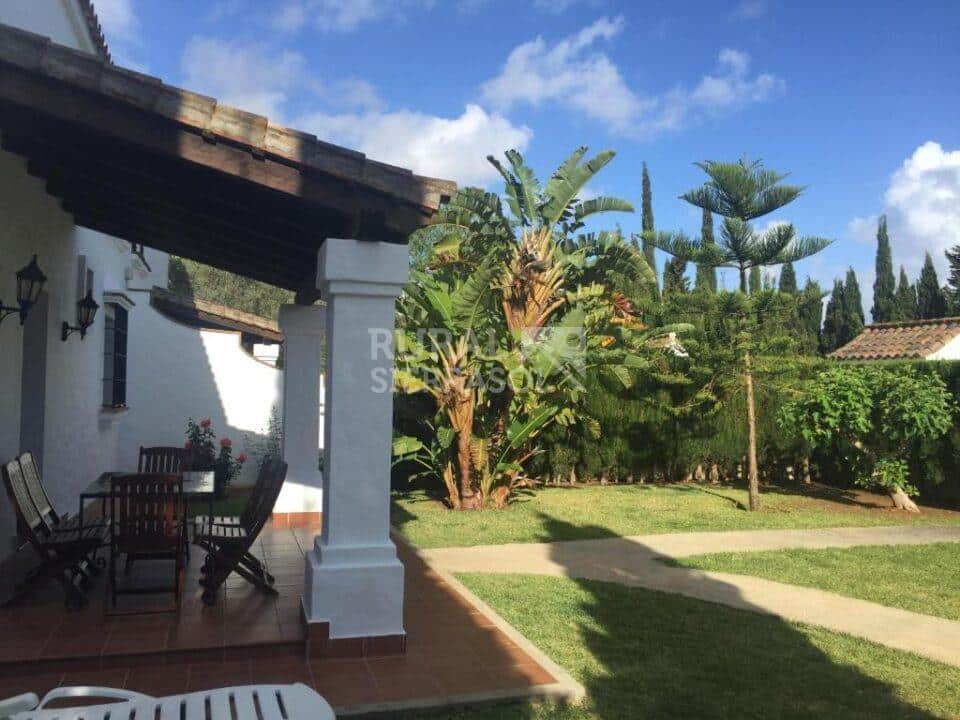 Magnífico chalet en Conil de la Frontera con piscina privada cerca de la playa - Imagen 5