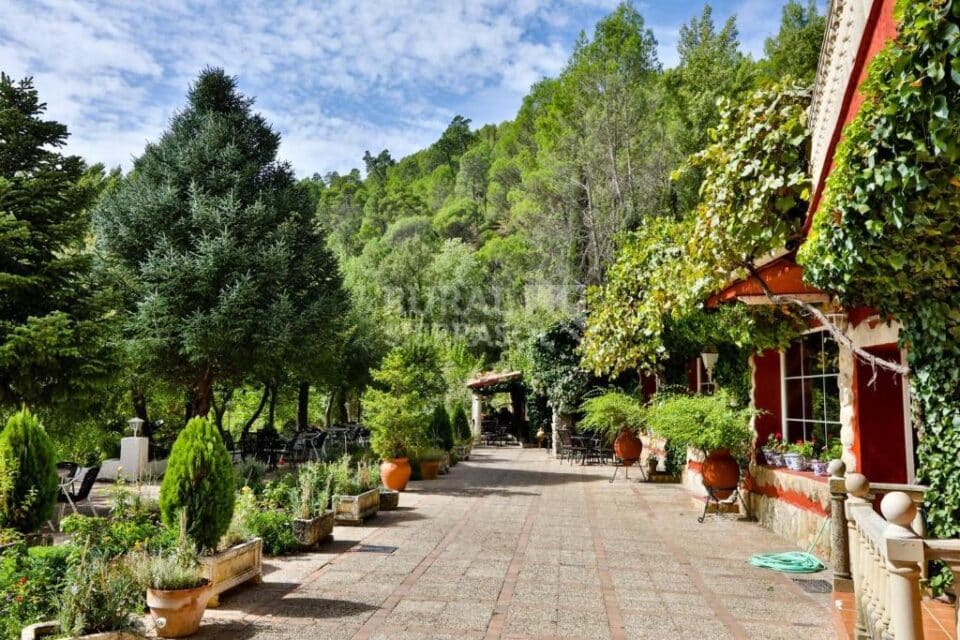 Acogedora Casa Rural en Coto Ríos, con piscina, amplios jardines y wifi - Imagen 5