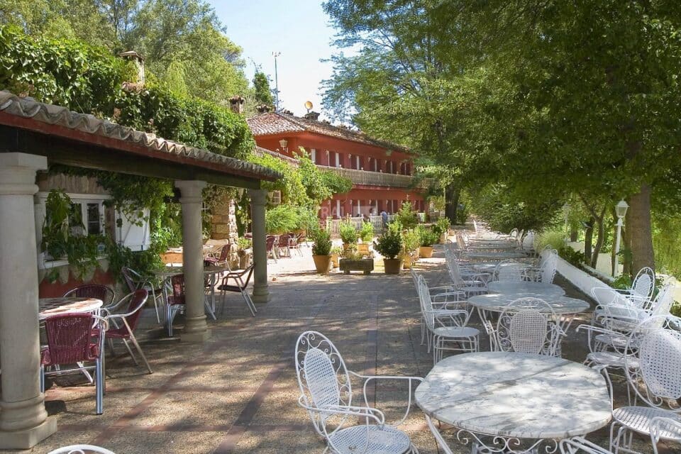 Acogedora Casa Rural en Coto Ríos, con piscina, amplios jardines y wifi - Imagen 48