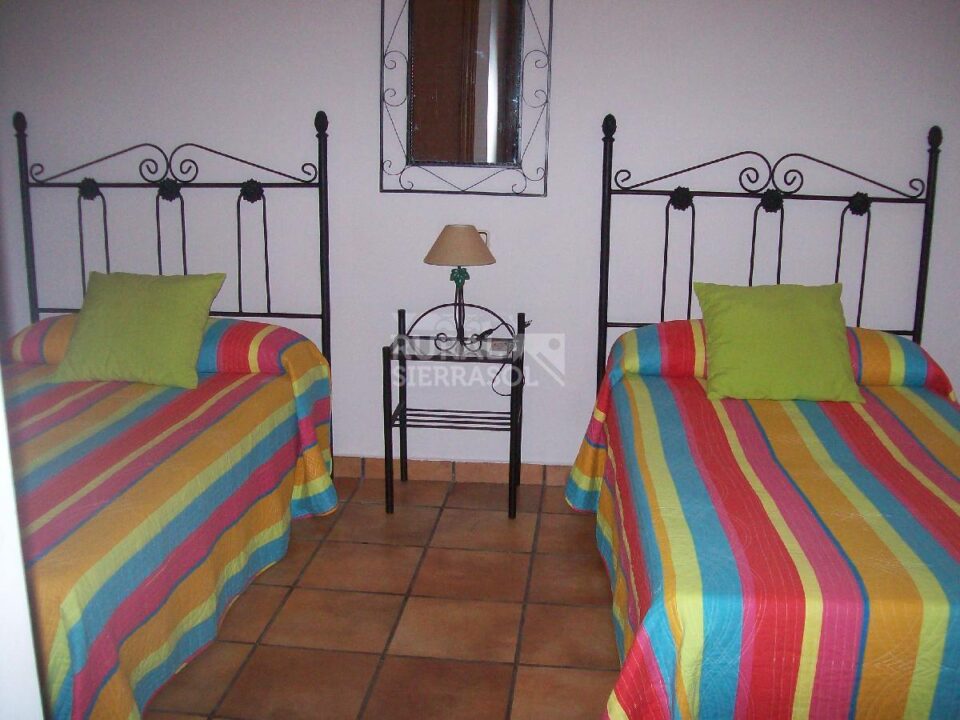 Magnífica Casa Rural en Villanueva del Arzobispo, con piscina y amplios jardines - Imagen 9