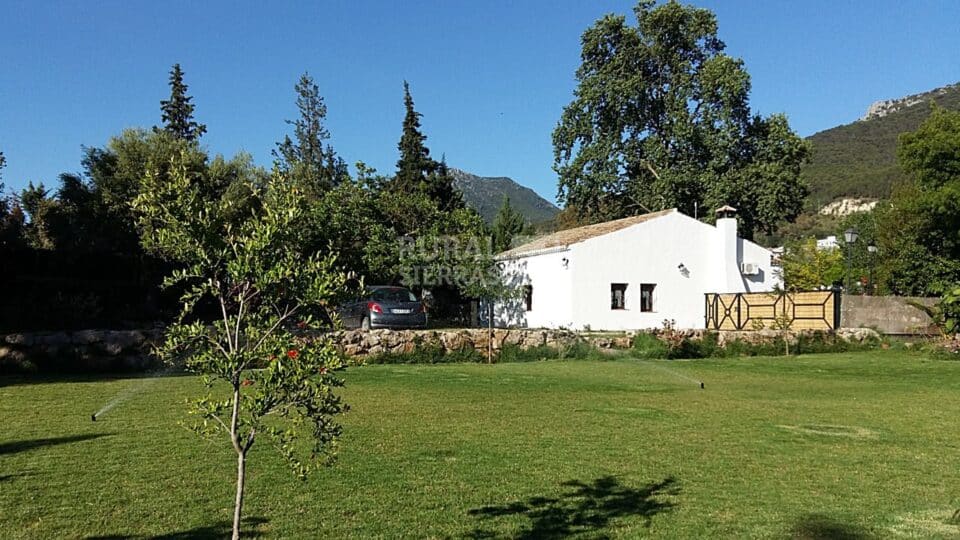 Conjunto de dos Casas Rurales en El Bosque con chimenea y barbacoa - Imagen 54