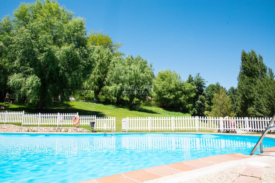 Acogedora Casa Rural en Coto Ríos, con piscina, amplios jardines y wifi - Imagen 53