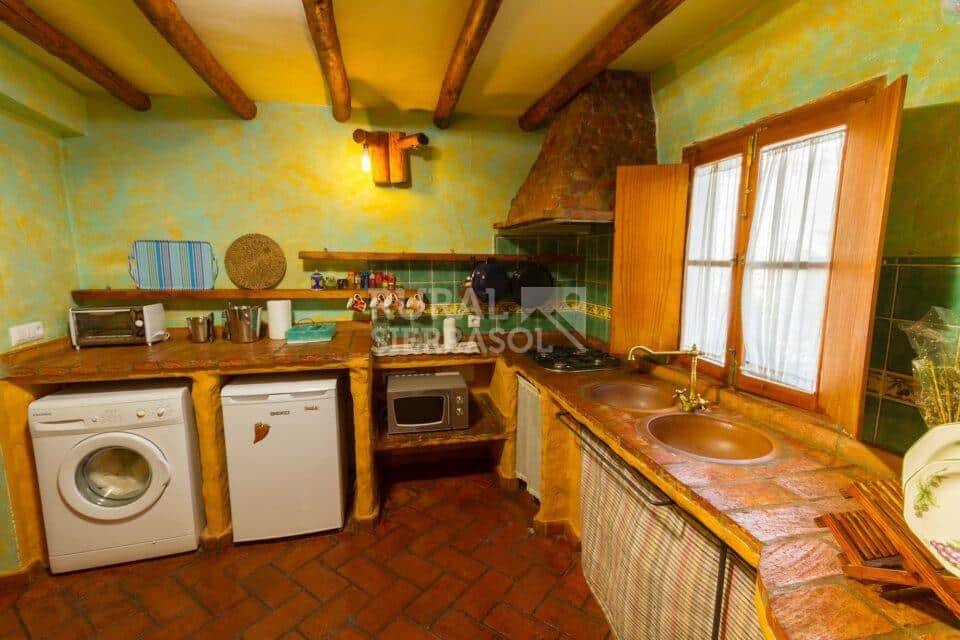Casa Rural en Benaocaz, con piscina y barbacoa - Imagen 13