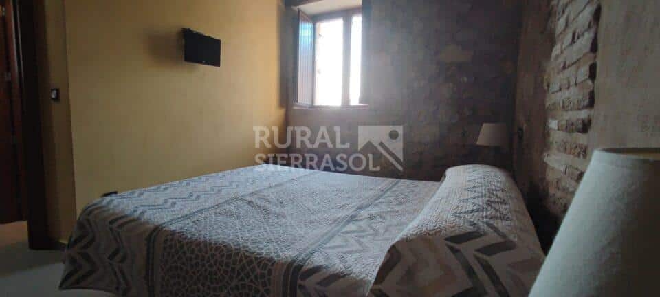 Habitación y ventana de la casa rural en Cazorla (Jaén) referencia 1436 - Rural Sierra Sol