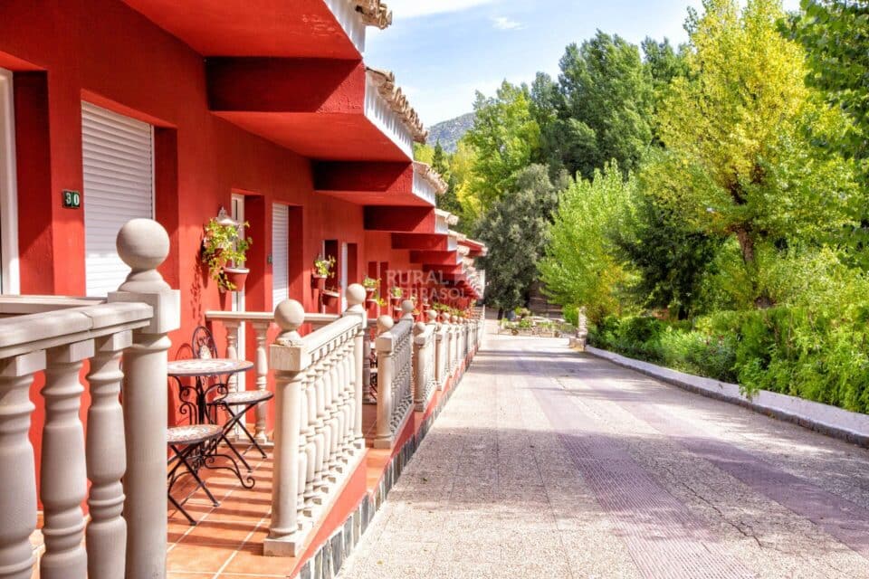 Acogedora Casa Rural en Coto Ríos, con piscina, amplios jardines y wifi - Imagen 6
