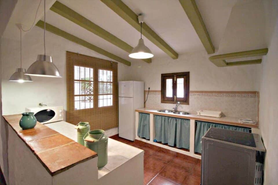 Acogedora casa rural en El Gastor, con piscina y aire acondicionado - Imagen 4