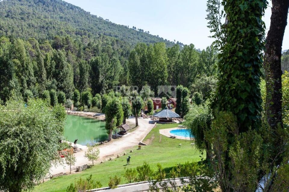 Acogedora Casa Rural en Coto Ríos, con piscina, amplios jardines y wifi - Imagen 62