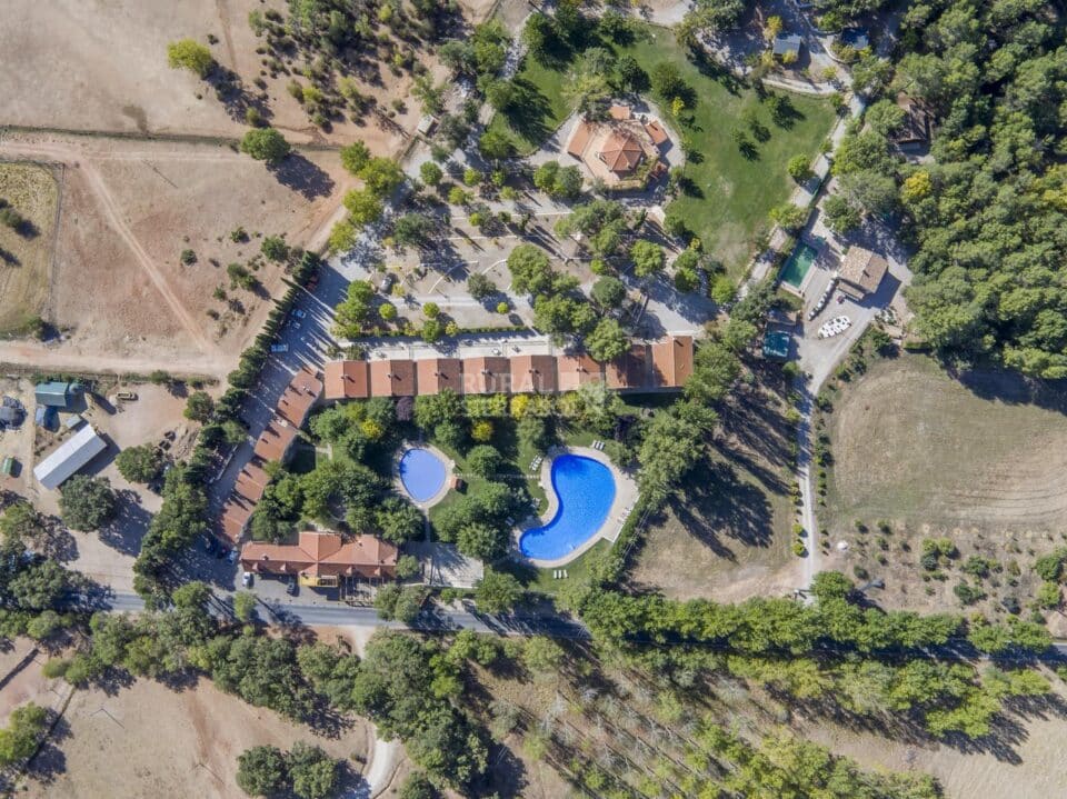 Fascinante Alojamiento Rural para 6 personas, en Arroyo Frío, con piscina, aire acondicionado y 3 baños - Imagen 59