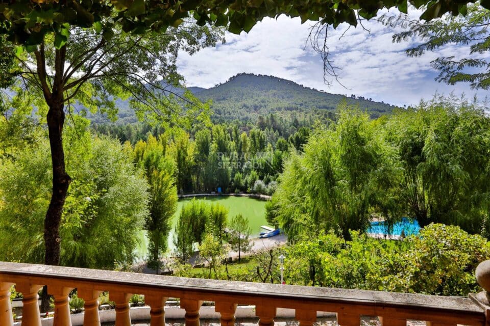 Acogedora Casa Rural en Coto Ríos, con piscina, amplios jardines y wifi - Imagen 7